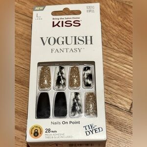 Kiss Voguish Fantasy Nail Kit in tie dye